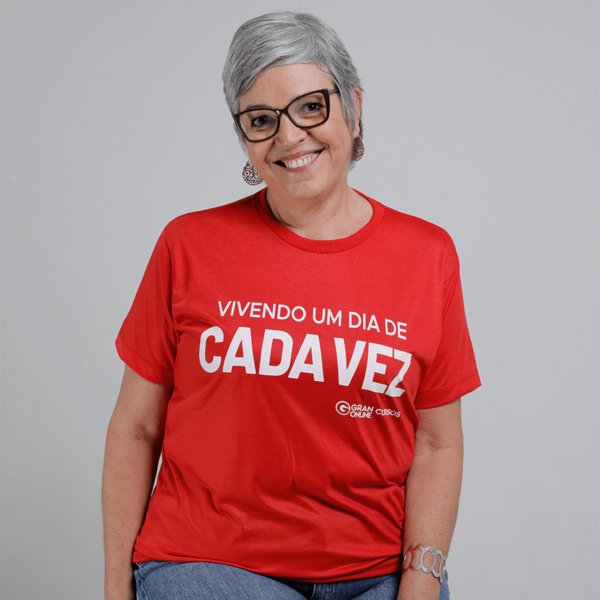 Camiseta Unissex - Vivendo Um Dia de Cada Vez - Vermelha